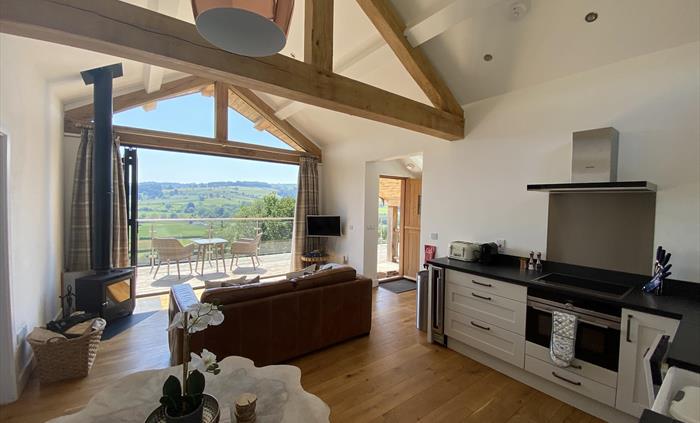 Oaklands Glamping & Treehouse